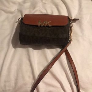 Michael kors shoulder purse